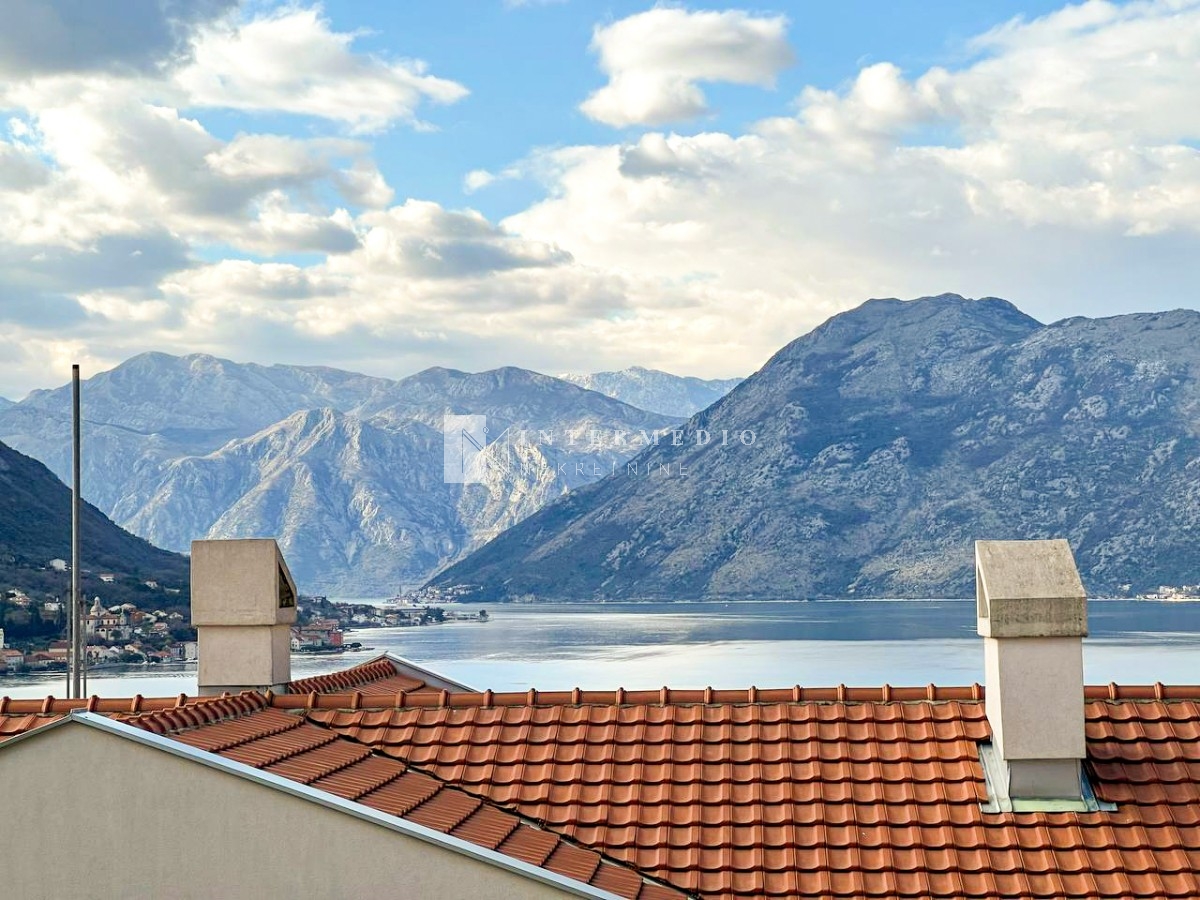 Prodaje se dvosoban stan, 62m2, Dobrota, Kotor